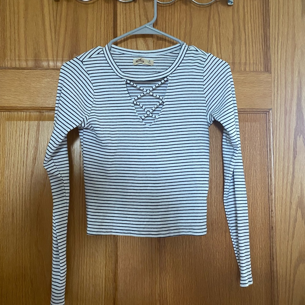 Hollister top